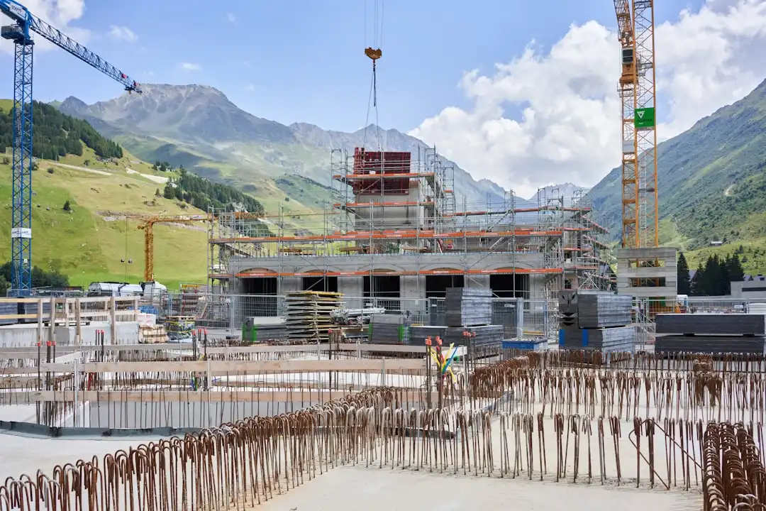 河南万安城建集团：解析城市建设中房建与市政工程总承包的施工要点